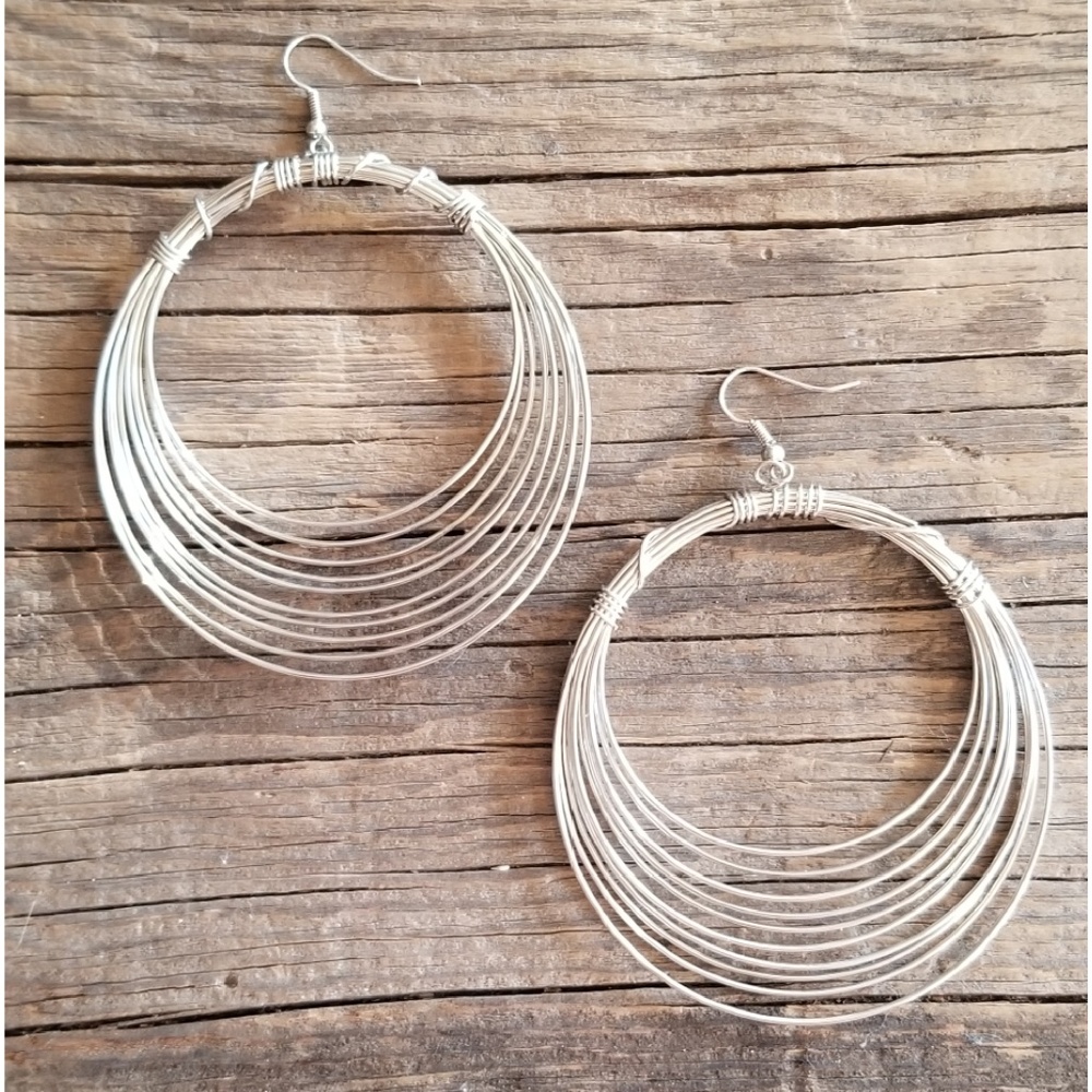 3/$20⭐ NTOT Silver dangling hoop earrings